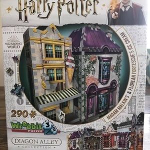Harry Potter 3-D puzzle Diagonal Alley: Madam Malvinas & Florean ice cream shop